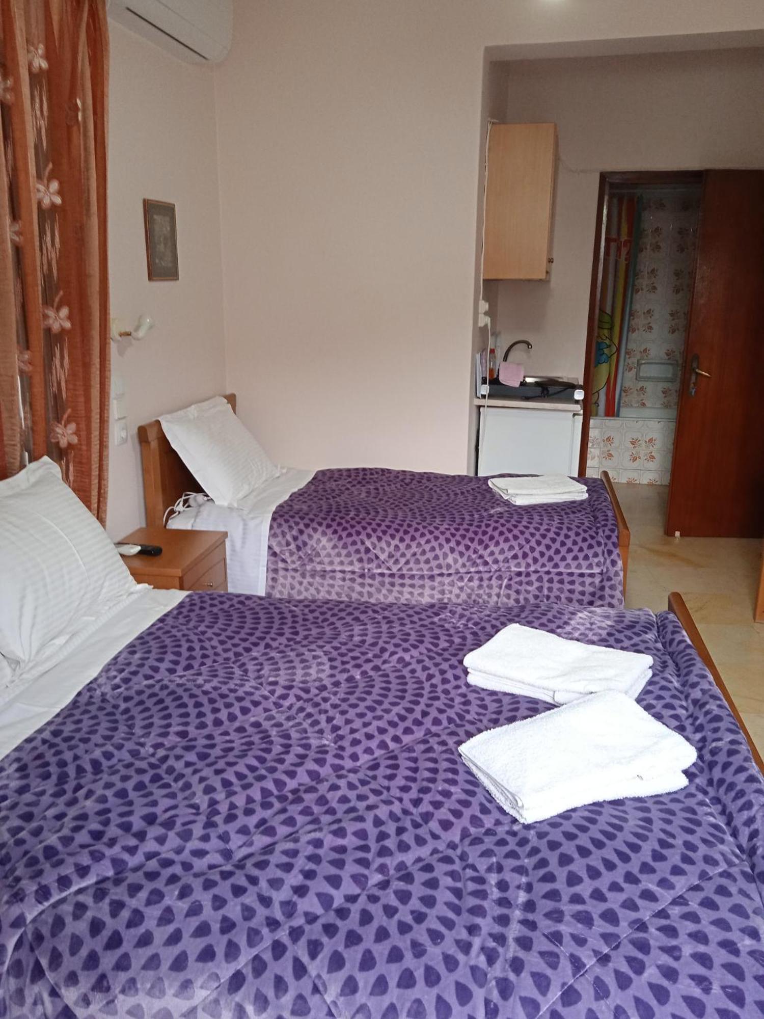 Dimitra Pentaliou Rooms Kamena Vourla Bagian luar foto