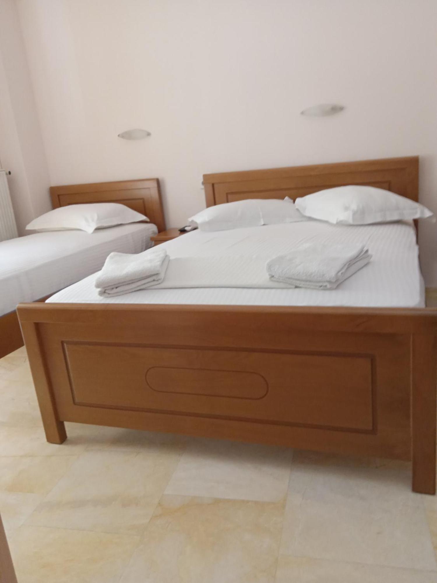 Dimitra Pentaliou Rooms Kamena Vourla Bagian luar foto