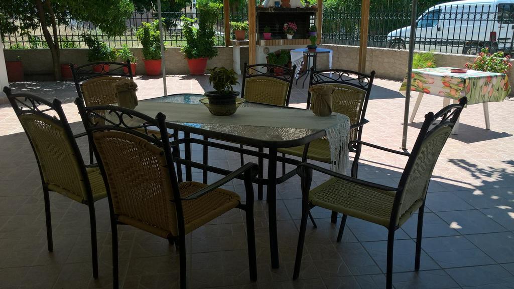 Dimitra Pentaliou Rooms Kamena Vourla Bagian luar foto