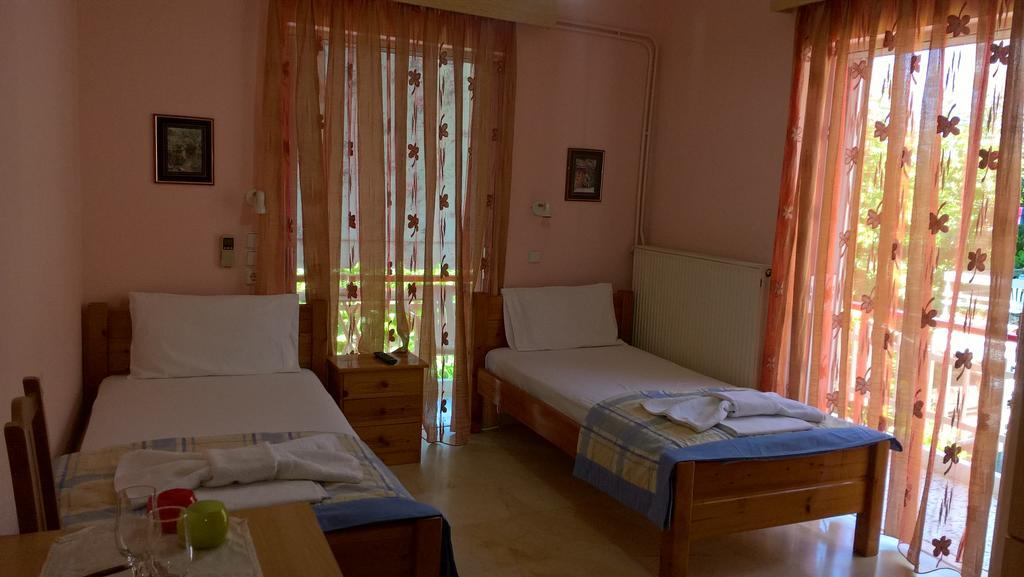 Dimitra Pentaliou Rooms Kamena Vourla Bagian luar foto