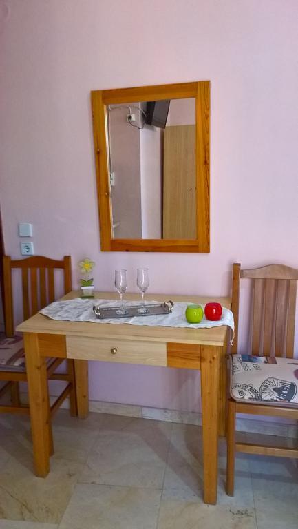 Dimitra Pentaliou Rooms Kamena Vourla Bagian luar foto