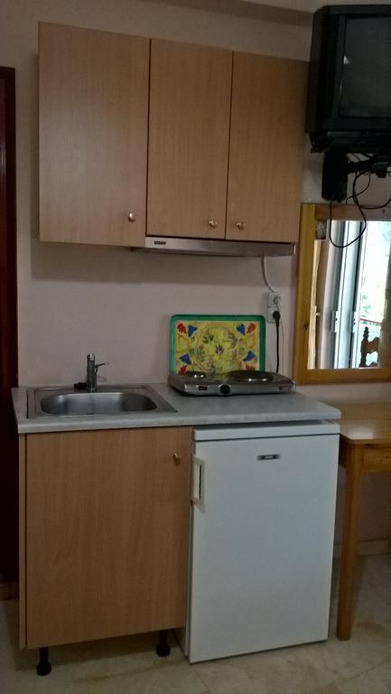 Dimitra Pentaliou Rooms Kamena Vourla Bagian luar foto
