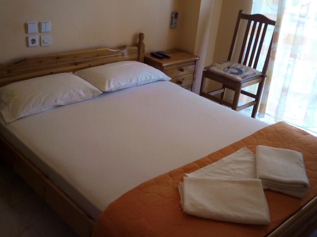 Dimitra Pentaliou Rooms Kamena Vourla Bagian luar foto