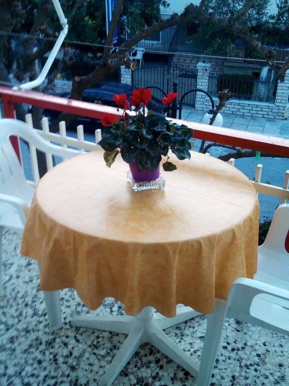 Dimitra Pentaliou Rooms Kamena Vourla Bagian luar foto